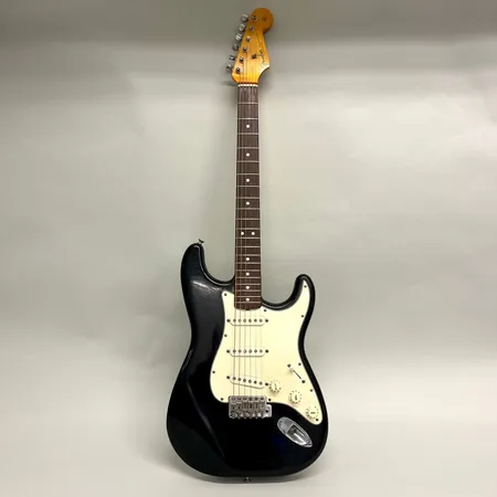 Elgitarr, Fender Stratocaster, Vintage Reissue 62, snr: V018157, original contour body, nagg, repor/krackeleringar i lack, djupare skada i lack på baksida, hårt fodral Skickas med Bussgods eller PostNord