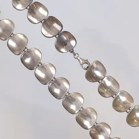 Collier 42,5cm bredd 17mm, märkt Exign silver 925/1000 Vikt: 60,6 g
