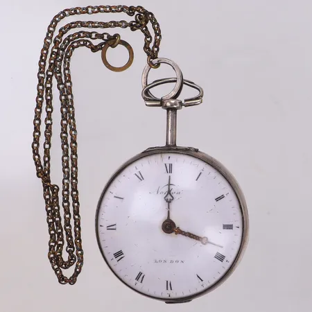 Fickur, Norton London, silver, spindelgång, 51mm, verknr 43876, ca 1800-tal, otydliga stämplar, nycklar medföljer, kedja i oädel metall, defekt, går ej, bucklor, bruttovikt: 104,3g