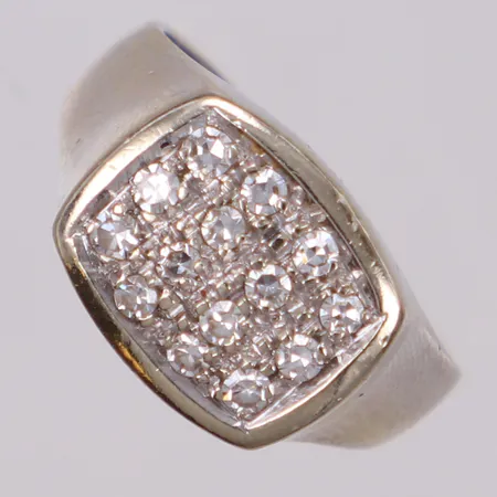 Klackring med 8/8-slipade diamanter 14x0,02ct, stl 16½. bredd: 2,7-10,4mm, vitguld, 18K Vikt: 6,7 g