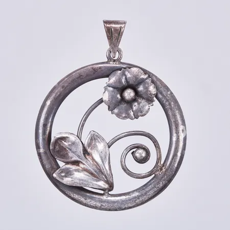 Hänge, längd: ca 4cm, Ø ca 32mm, V.J, Janson Guldvaru Ab Victor, Lindesberg, år 1945, 830/1000 silver  Vikt: 5,4 g