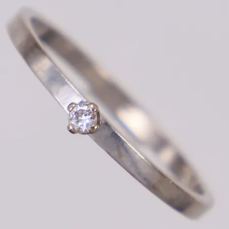Ring med briljantslipad diamant ca 0,03ct, stl 16½, bredd: 1,5mm, vitguld, 18K Vikt: 1,4 g