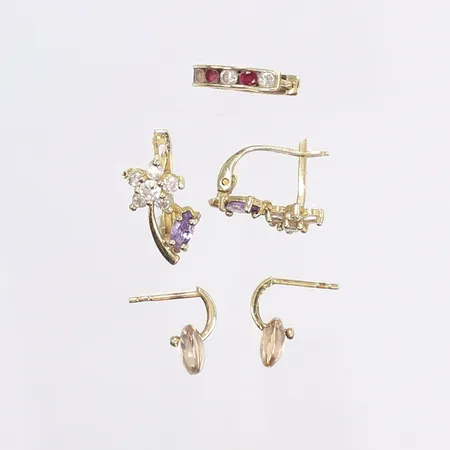 Diverse guld delvis defekt delvis med sten 14K bruttovikt: 3,6g Vikt: 3,6 g