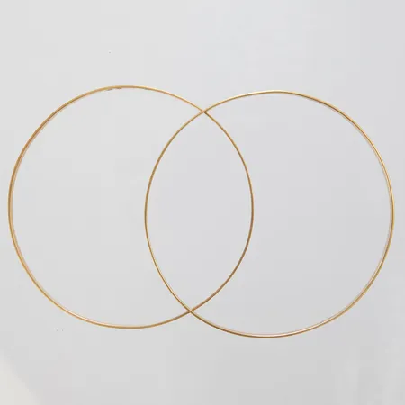 Två armringar, Ø 71mm, bredd 2,5mm, skeva, buckliga, 14K Vikt: 12,4 g