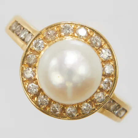 Ring, odlad pärla samt diamanter 24 x ca 0,02ct, stl 16¾, bredd 2-12mm, 18K Vikt: 3,8 g
