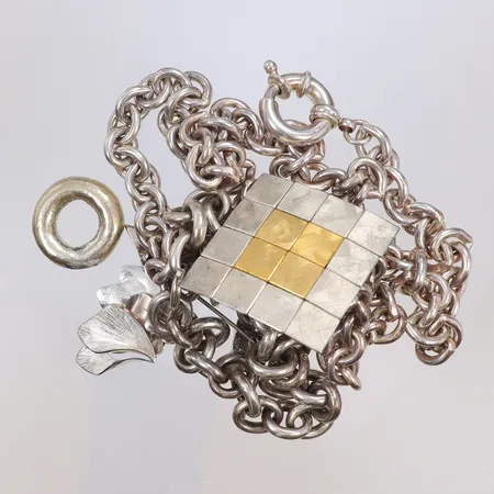 Diverse silver, delvis ostämplat, delvis defekt, 925/1000  Vikt: 222,8 g