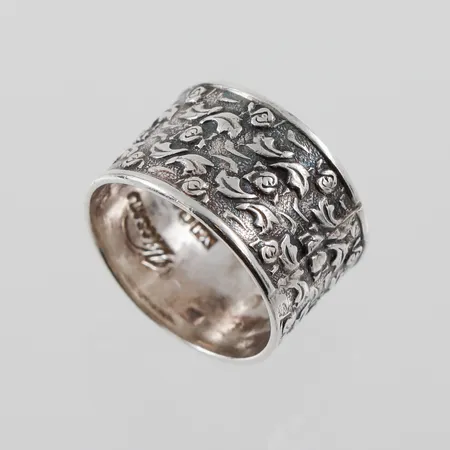 Ring mönstrad, Vicson Janson Guldvaru Ab Victor 1957 Lindesberg, stl ca 18½mm, bredd 13mm, silver  Vikt: 5,7 g