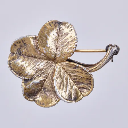 Brosch, Tilia, Danmark; Sterling, längd: ca 3,5cm, bredd: ca 29mm, förgyllt silver 925/100 Vikt: 7 g