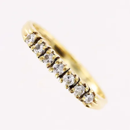 Ring, diamanter 7 x ca 0,02ct, stl 15¼, bredd 1,8-2,4mm, 9K. Vikt: 1,5 g