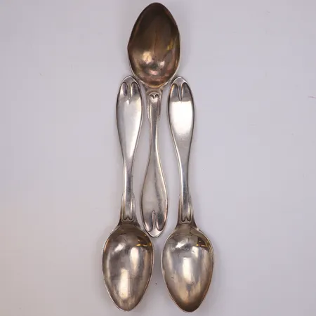 3 Skedar med fiolformat skaft, längd 20cm, mästarstämpel ILG, Johan Lindgren, år 1804, små bucklor och repor, silver  Vikt: 186 g