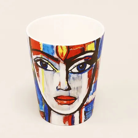 Mugg Carolina Gynning, Butterfly Messenger, höjd 11cm, Ø8,5cm, Rask & Co AB. Vikt: 0 g Skickas med paket.