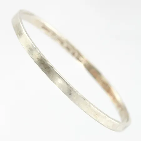 Armring, Ø68mm, bredd ca 4mm, ojämn yta,/missfärgningar, Ljung uti Lund, 925/1000 Silver Vikt: 19,2 g