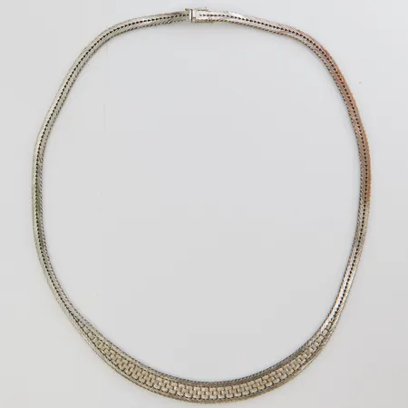 Collier, längd ca 46cm, bredd 4,5-8,5mm, 835/1000 silver Vikt: 34,2 g