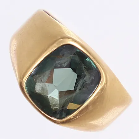 Ring med grön sten, stl 20½, bredd 4-13mm, 18K Bruttovikt: 6,7g Vikt: 6,7 g