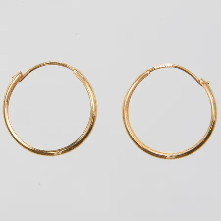 Ett par örhängen creoler, Ø 15mm, bredd 2mm, skev, 14K Vikt: 0,5 g