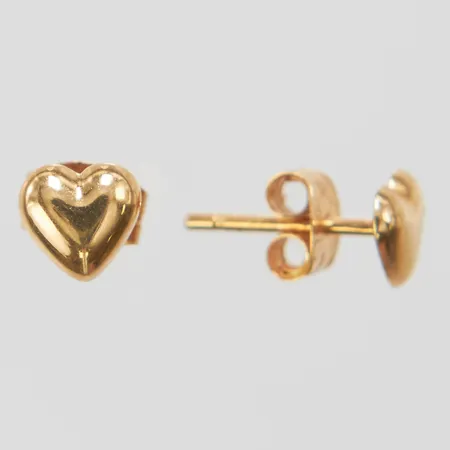 Ett par örhängen hjärtan, ca 5 x 5,5mm, omaka stoppers, 18K Vikt: 0,5 g
