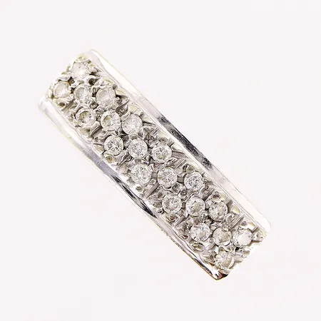 Ring, diamanter 20 x ca 0,01ct, stl 17, bredd 4-6mm, i behov av rodiering, 18K Vikt: 5,6 g