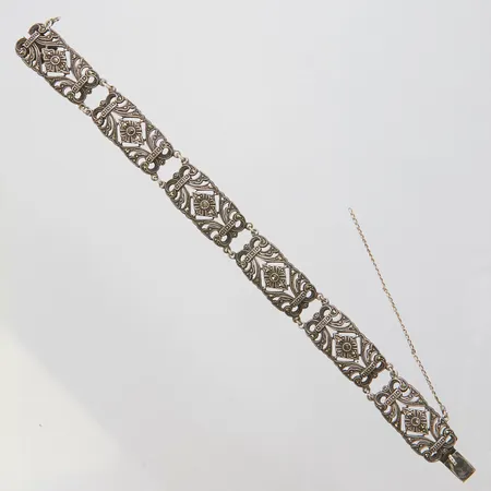 Armband, markasiter, längd ca 19cm, bredd 14mm, säkerhetskedja skadat, 935/1000 silver Vikt: 19,2 g