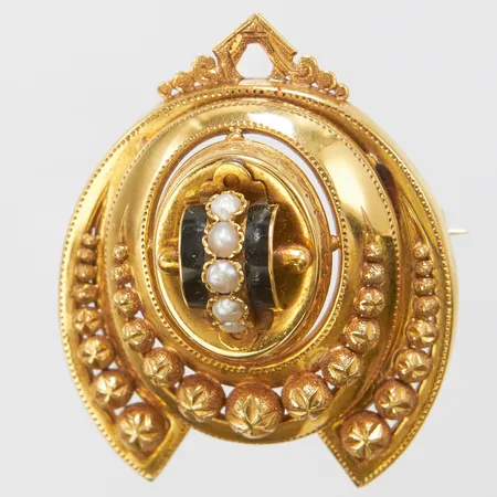 Brosch, pärlor samt emalj, längd ca 44mm, bredd 37mm, ostämplad, skev, 18K Vikt: 10,3 g