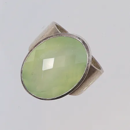 Ring med grön sten, stl 16¾, bredd 6-20mm, Silver 925/1000 Vikt: 11,3 g