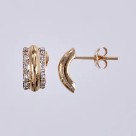 Ett par örhängen med diamanter ca 20x0,001ct, längd: ca 1cm, bredd: ca 5mm, 18K  Vikt: 2,6 g