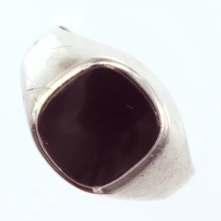 Klackring, svart sten, Ø19½, gravyr, silver 925/1000 Vikt: 4,1 g