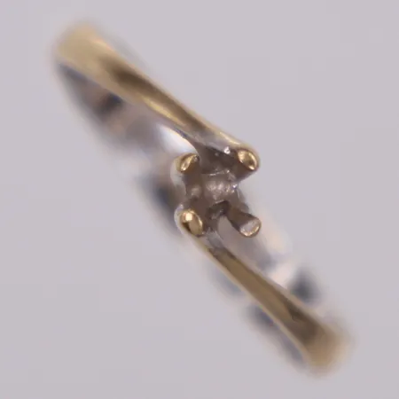 Ring, stl 17, bredd 1,2-4,5mm, saknar sten, 18K  Vikt: 2,1 g