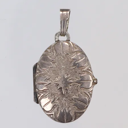 Medaljong mönstrad 17x32mm, K&L (Karl Laine) silver 835/1000 Vikt: 6,3 g