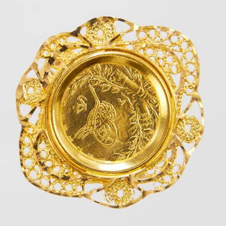 Ring, filigranarbete samt kurush mynt, stl 18¾, bredd 3-28mm, skev skena, 21K Vikt: 7,4 g