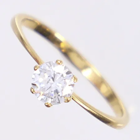 Ring med vit sten, stl 16, bredd 1-5mm, 18K Vikt: 1,1 g