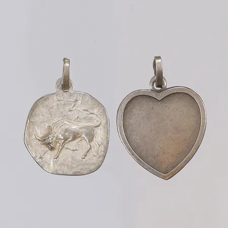 2st Hängen, hjärta och stjärntecken Oxen, längd 2,2-2,5mm silver 925/1000 Vikt: 3,7 g