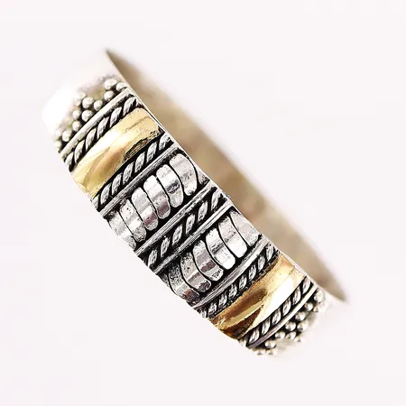 Ring stl 20, bredd 4-5,5mm, förgyllda detaljer, silver 925/1000 Vikt: 2,6 g