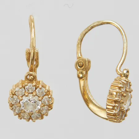 Ett par örhängen, vita stenar, längd ca 14mm, bredd 6,5mm, 14K Vikt: 1,5 g