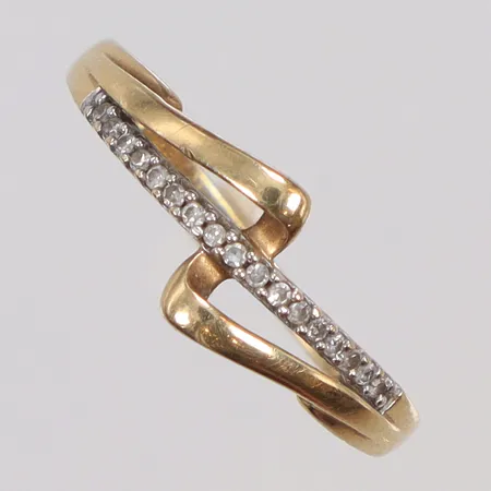 Ring med diamanter 17xca0,005ct, stl 16½, bredd 1-7mm, GHA, 18K  Vikt: 1,4 g