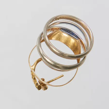 Diverse guld, gravyrer, skeva, 18K Vikt: 14,2 g