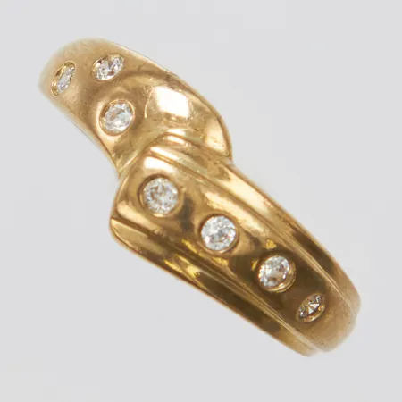 Ring, vita stenar, Ø15¾, bredd:2,4-7,2mm, 8K  Vikt: 2,2 g