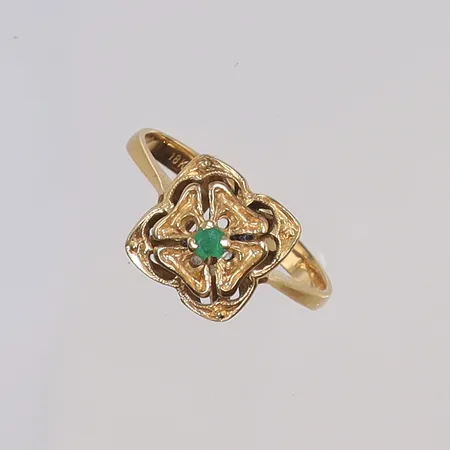 Ring med grön sten stl 17¾ bredd 2-11mm, 18K Vikt: 3,3 g