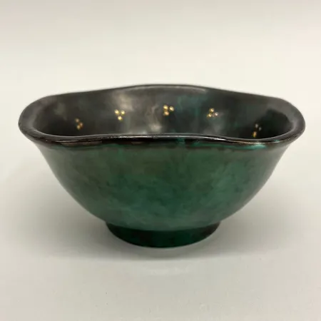 Skål Argenta, Wilhelm Kåge, med gulddekor något bortskavd, märkt "försök sept 32 Kåge, höjd: 8cm, Ø15cm Skickas med paket.