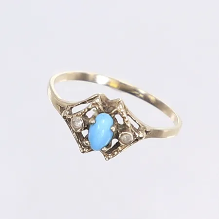 Ring med blå och vita stenar, stl 17¾, bredd 1-8mm, missformad skena, 14K Vikt: 1,4 g