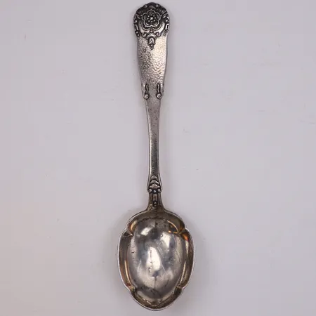Sked med delvis hamrad dekor, längd 20cm, Danmark, små bucklor, silver 830/1000 Vikt: 59,2 g
