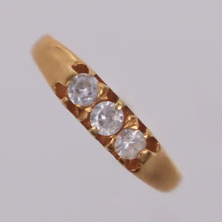 Ring, vita stenar, stl 17, bredd: 1,4-4,2mm, 18K Vikt: 2,2 g