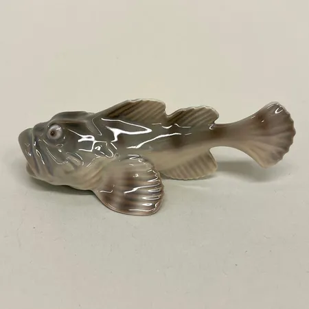 Figurin fisk i porslin, Bing & Gröndahl märkt 2144, ca 10cm,  Skickas med paket.