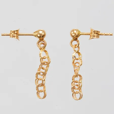 Ett par örhängen Bismarck, längd ca 23mm, bredd 3mm, 18K Vikt: 0,9 g