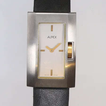 Damur Alfex 24x37mm, ref nr 5424 quartz (går ej i behov av batteirbyte), läderband med box