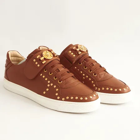 Skor, Versace Jeans Couture, Medusa studded Low Top sneakers, ljusbrunt skinn, stl: 43, DSU5877 d9vbg 430, skoblock plast/metall, kartong ej original, sparsamt använda  Vikt: 0 g