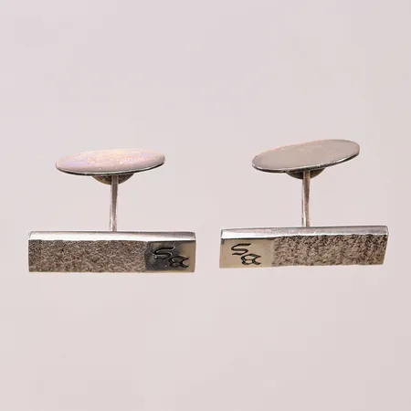 Ett par manschettknappar, 26mm, monogramgravyr, 830/1000 Silver 12,9g.