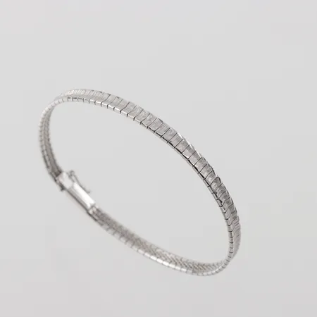 Armband, längd ca 19cm, bredd 4,4mm, silver Vikt: 9 g