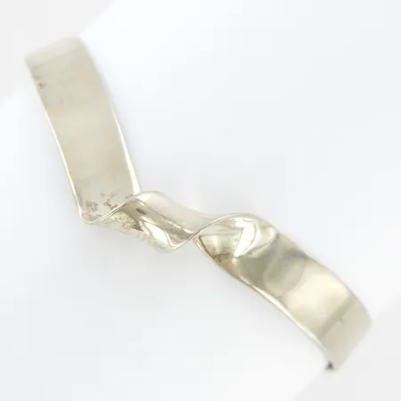 Stelt armband, bredd ca 9mm, justerbar storlek, GHA, 925/1000 Silver Vikt: 12 g