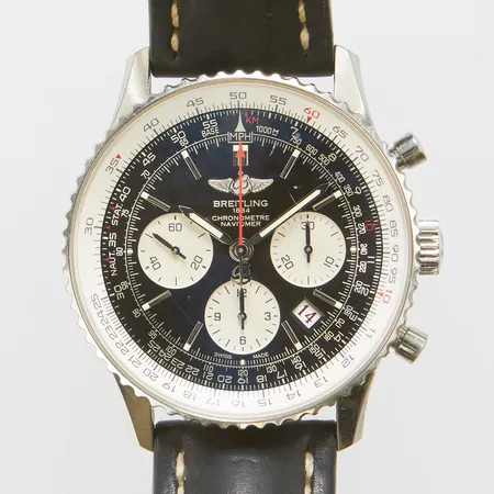 Herrur Breitling Navitimer 01, stål, automatisk, Ø 42,5mm, ref: AB0121, snr: 3031661, Cal. B01, repigt safirglas, datum, kronograf, Limited Edition 560/2000, glasbaksida, läderband, bygelspänne, tillverkad vecka 14 2011, inga tillbehör, servicebehov.