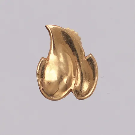 Örhänge, längd 13,4mm, bredd 11mm, udda, skruvlås, 18K Vikt: 0,8 g